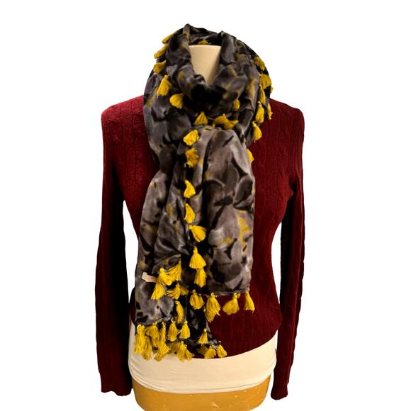 J Crew Abstract Gray Black Long Lightweight Scarf Yellow Fringe tiny flaw - Picture 3 of 4